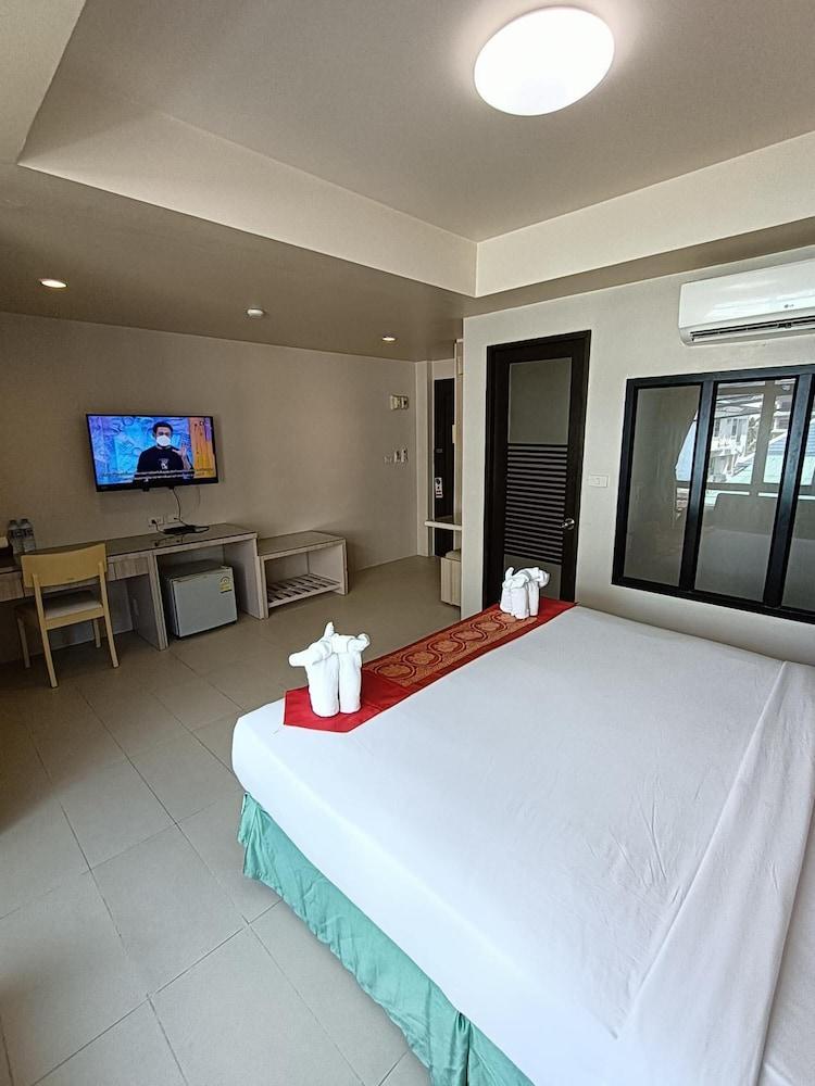 Amici Miei Guest House Phuket Exterior photo